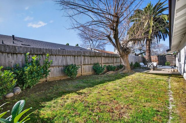 5825 Merlindale Dr, Citrus Heights, CA 95610