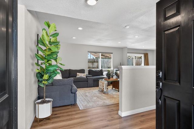 5825 Merlindale Dr, Citrus Heights, CA 95610