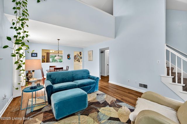 10521 Bay Pointe Ct, Louisville, KY 40241