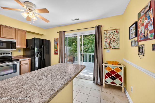 10521 Bay Pointe Ct, Louisville, KY 40241