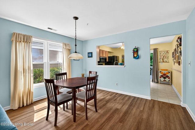10521 Bay Pointe Ct, Louisville, KY 40241