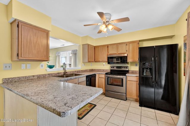 10521 Bay Pointe Ct, Louisville, KY 40241