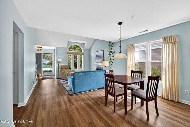 10521 Bay Pointe Ct, Louisville, KY 40241