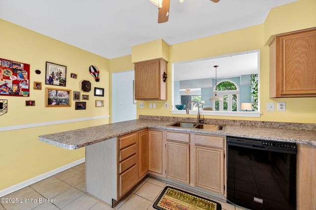 10521 Bay Pointe Ct, Louisville, KY 40241
