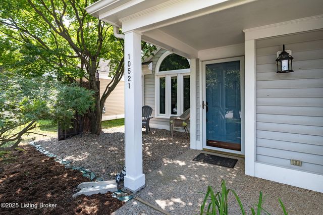 10521 Bay Pointe Ct, Louisville, KY 40241