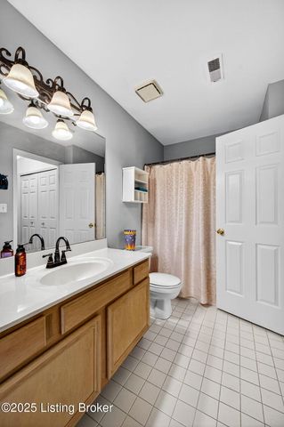 10521 Bay Pointe Ct, Louisville, KY 40241