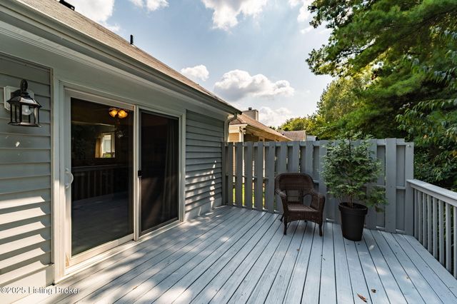 10521 Bay Pointe Ct, Louisville, KY 40241