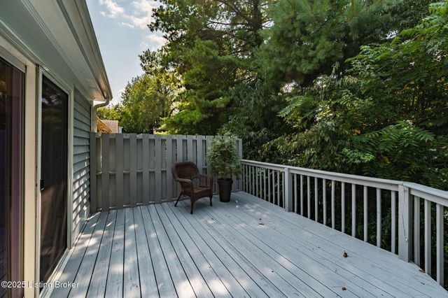 10521 Bay Pointe Ct, Louisville, KY 40241