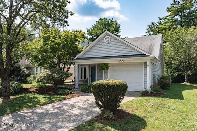 10521 Bay Pointe Ct, Louisville, KY 40241