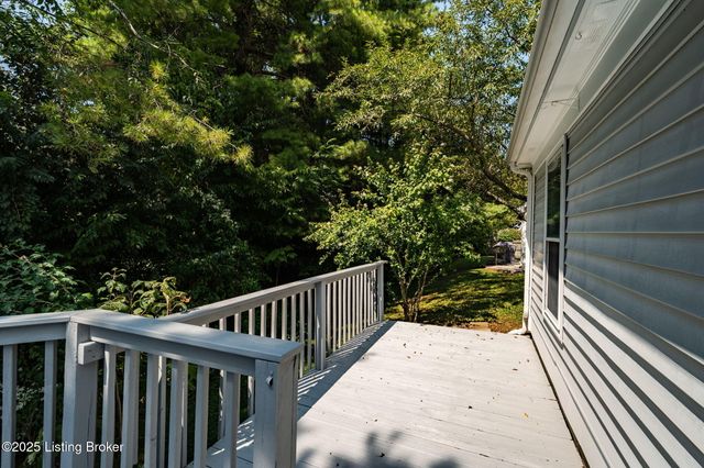 10521 Bay Pointe Ct, Louisville, KY 40241