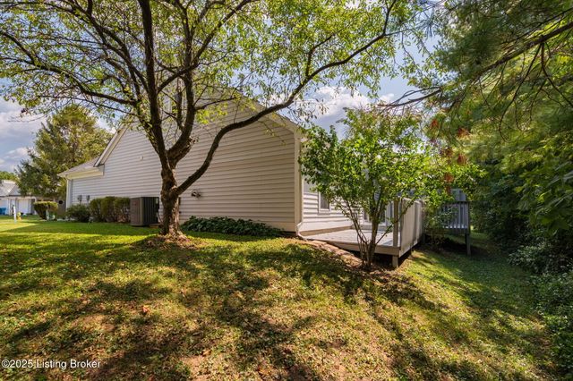 10521 Bay Pointe Ct, Louisville, KY 40241
