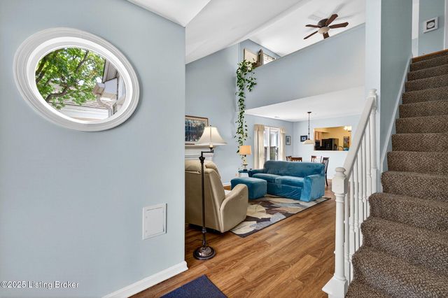 10521 Bay Pointe Ct, Louisville, KY 40241