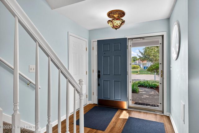 10521 Bay Pointe Ct, Louisville, KY 40241