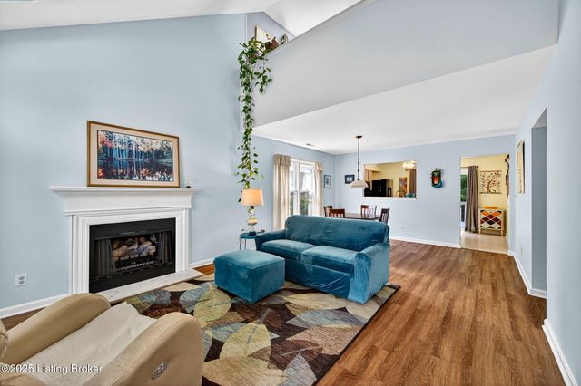 10521 Bay Pointe Ct, Louisville, KY 40241