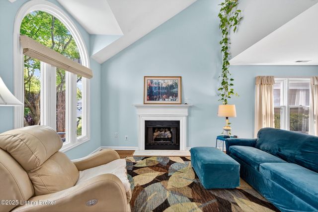 10521 Bay Pointe Ct, Louisville, KY 40241