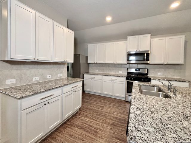 749 Brown Thrasher, San Antonio, TX 78253