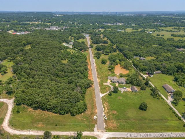 4663 Oak Timber Drive, Tulsa, OK 74131