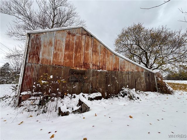 5755 Beattie Avenue, Lockport Town, NY 14094