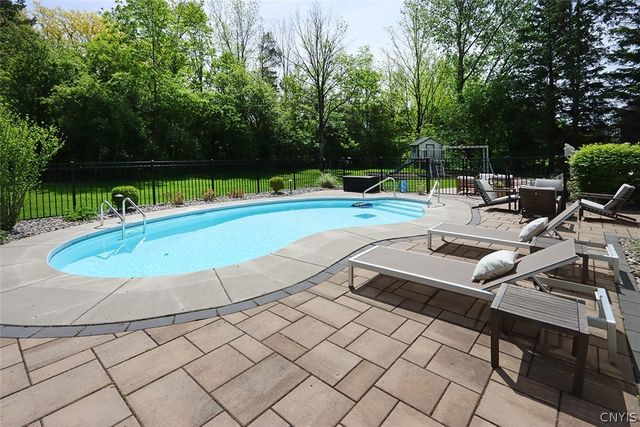 8430 Prestwick Drive, Manlius, NY 13104