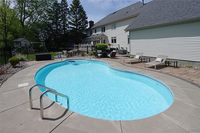 8430 Prestwick Drive, Manlius, NY 13104