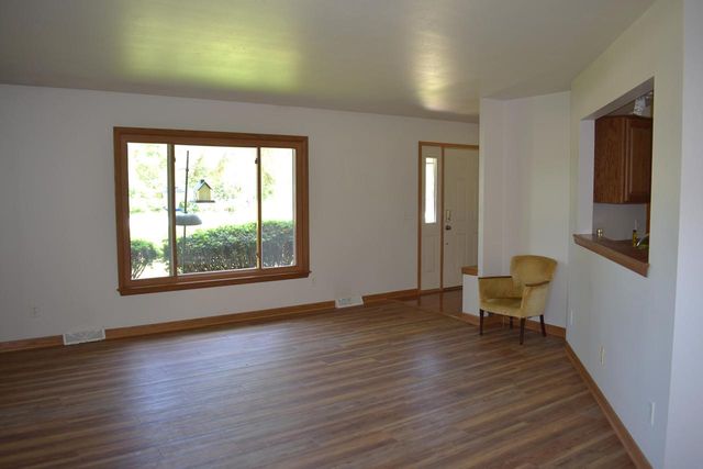 11651 W Grange AVENUE, Hales Corners, WI 53130