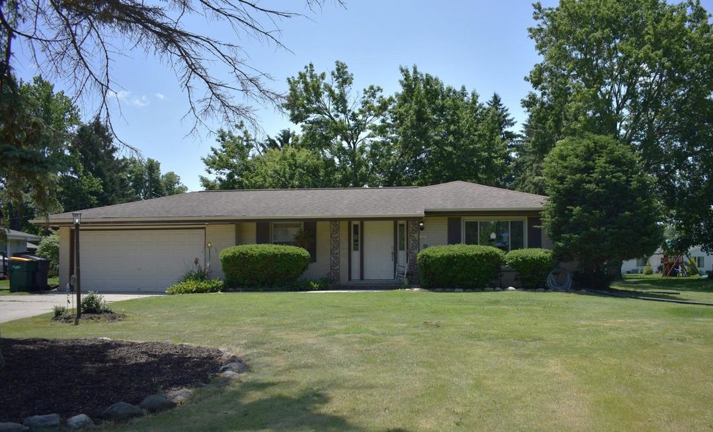 11651 W Grange AVENUE, Hales Corners, WI 53130