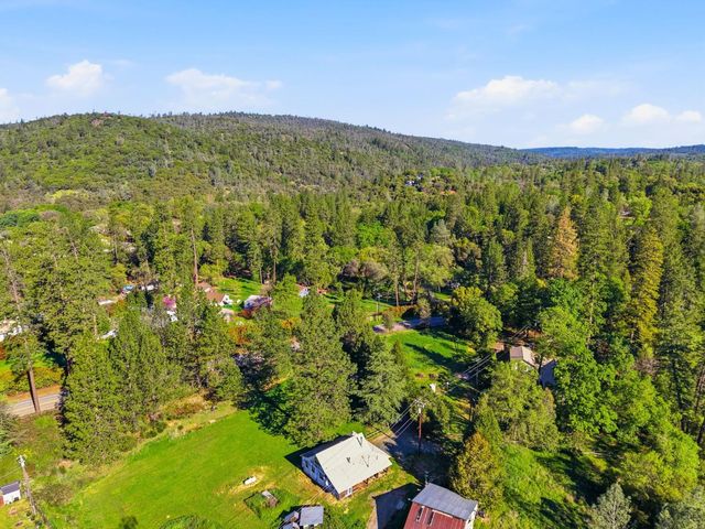 10159 Lime Kiln Rd, Grass Valley, CA 95949
