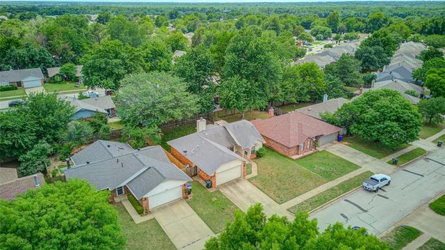 816 N Coopers Hawk Drive, Norman, OK 73072