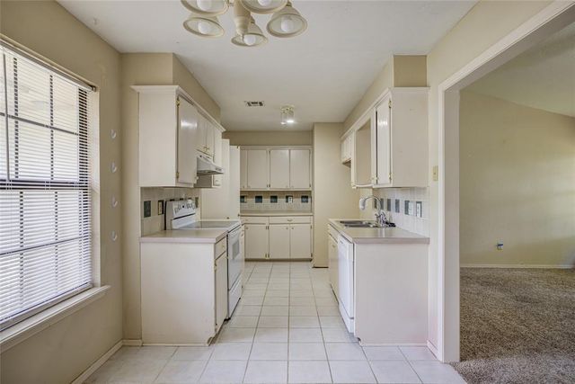 816 N Coopers Hawk Drive, Norman, OK 73072