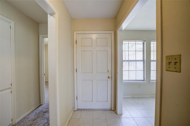 816 N Coopers Hawk Drive, Norman, OK 73072