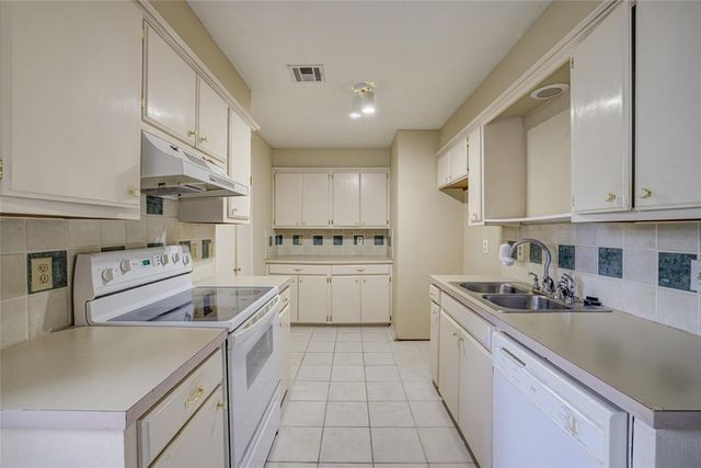 816 N Coopers Hawk Drive, Norman, OK 73072