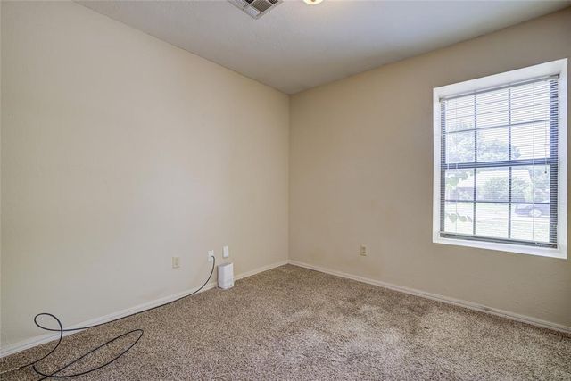 816 N Coopers Hawk Drive, Norman, OK 73072