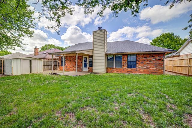 816 N Coopers Hawk Drive, Norman, OK 73072