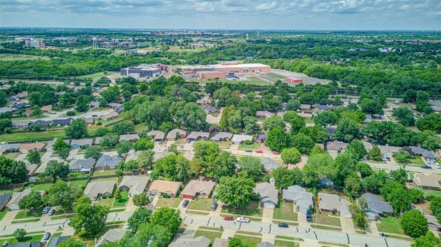 816 N Coopers Hawk Drive, Norman, OK 73072