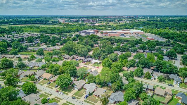 816 N Coopers Hawk Drive, Norman, OK 73072