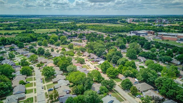 816 N Coopers Hawk Drive, Norman, OK 73072
