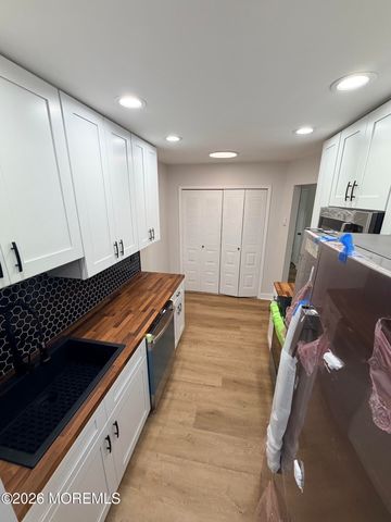147 Amberly Drive H, Manalapan, NJ 07726