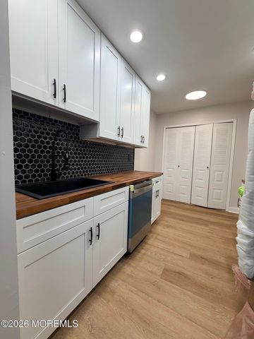 147 Amberly Drive H, Manalapan, NJ 07726