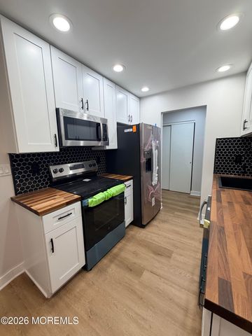 147 Amberly Drive H, Manalapan, NJ 07726