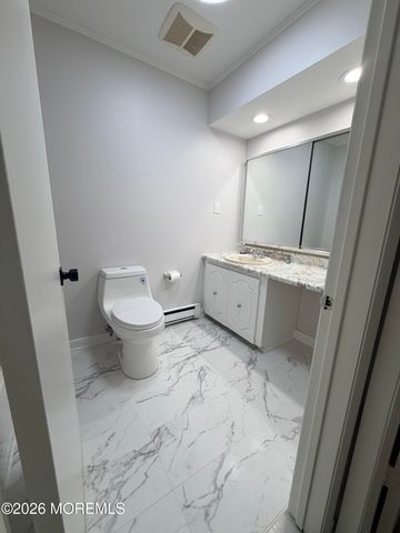 147 Amberly Drive H, Manalapan, NJ 07726