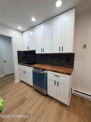 147 Amberly Drive H, Manalapan, NJ 07726