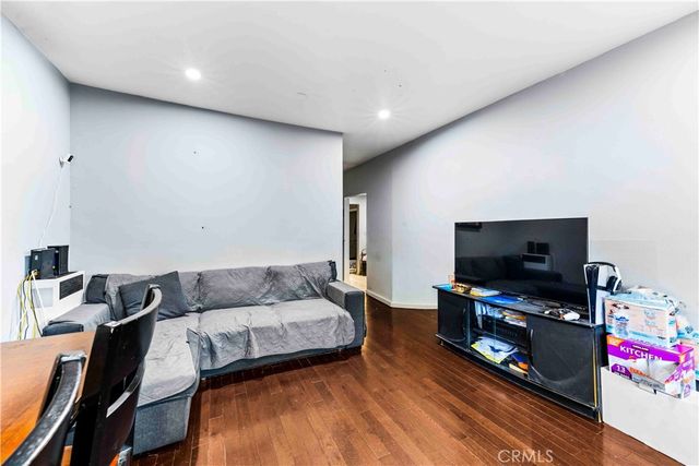 736 W 41st Place, Los Angeles, CA 90037
