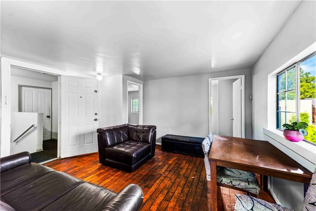 736 W 41st Place, Los Angeles, CA 90037