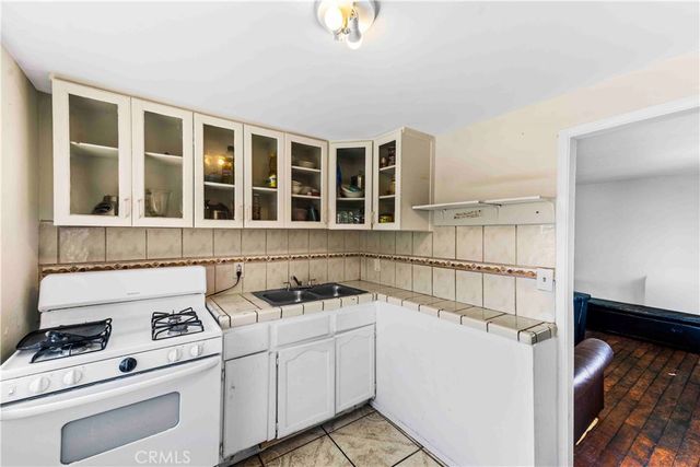 736 W 41st Place, Los Angeles, CA 90037