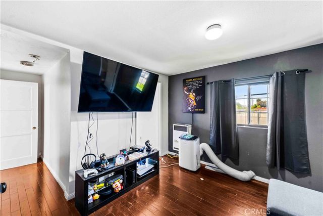 736 W 41st Place, Los Angeles, CA 90037