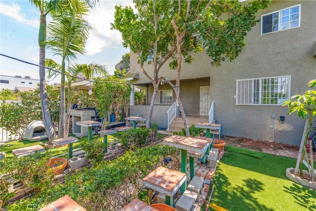 736 W 41st Place, Los Angeles, CA 90037