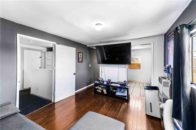 736 W 41st Place, Los Angeles, CA 90037