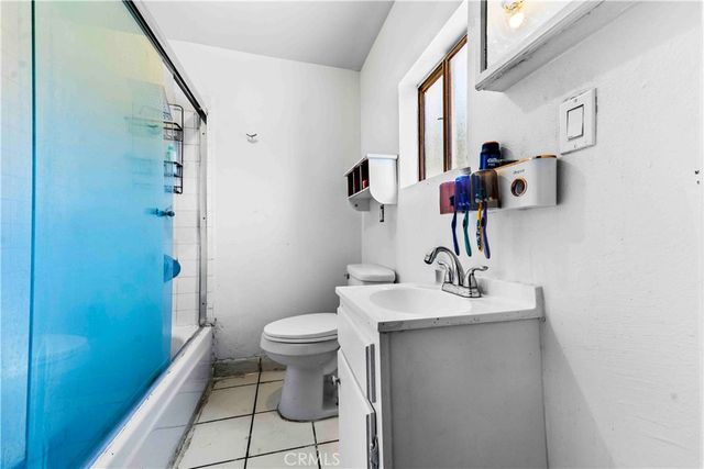 736 W 41st Place, Los Angeles, CA 90037