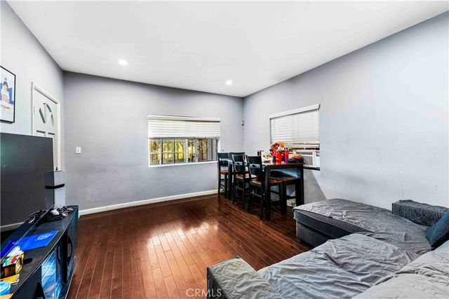 736 W 41st Place, Los Angeles, CA 90037