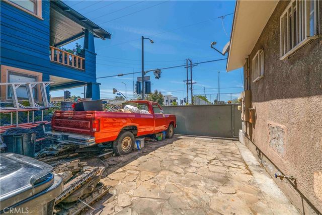 736 W 41st Place, Los Angeles, CA 90037
